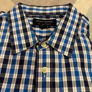 Banana Republic non iron standard fit button down.